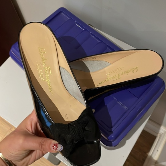 Salvatore Ferragamo Peep Toe Heels - Size 8.5 - Picture 14 of 15